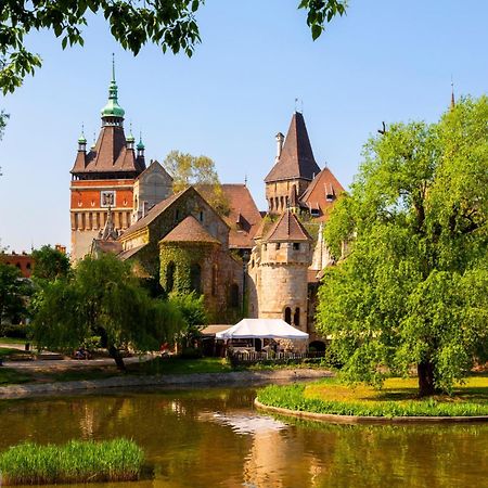 Budapestayz - Jozsef Apartments ภายนอก รูปภาพ
