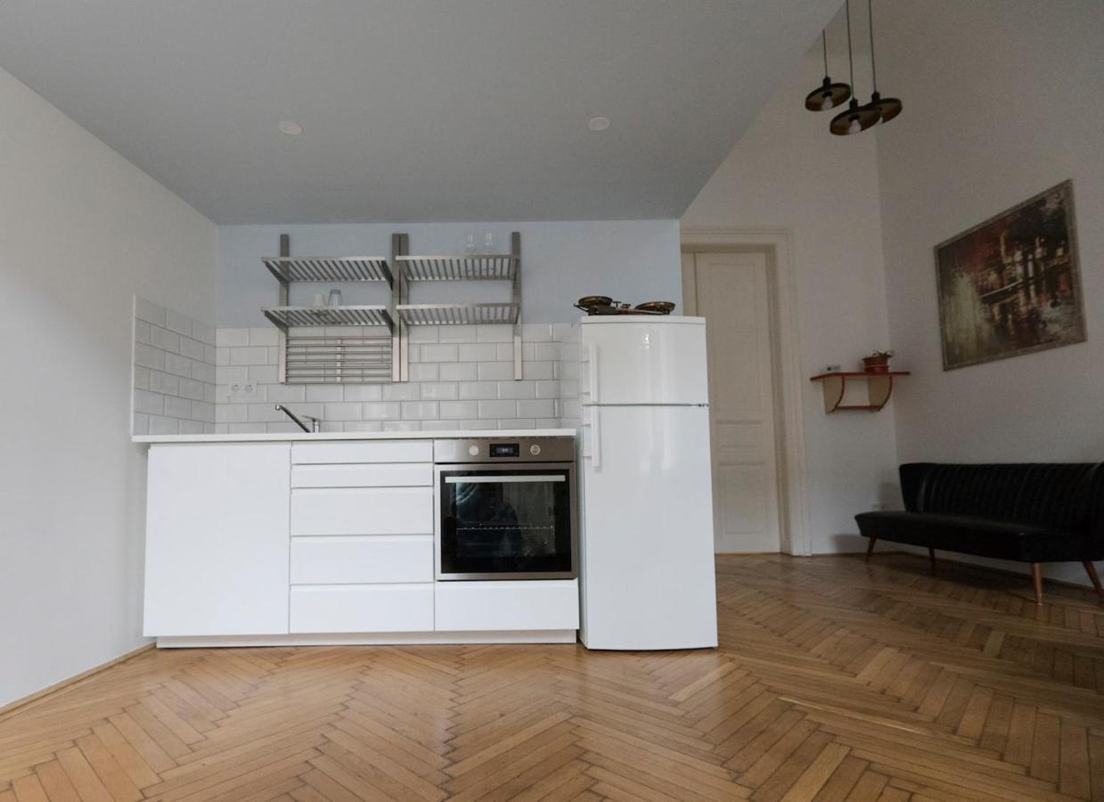 Budapestayz - Jozsef Apartments ภายนอก รูปภาพ